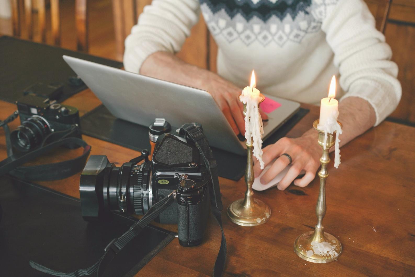 Приклад макрофотографії крапель роси на листку